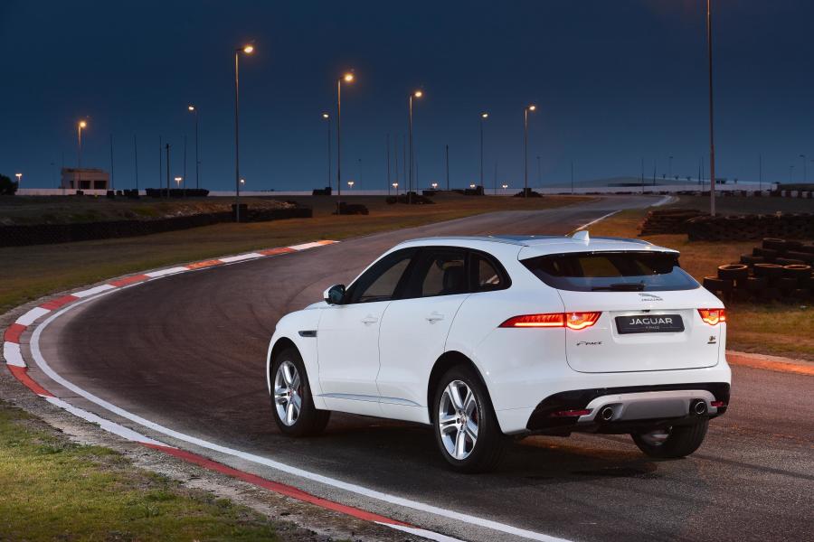 Jaguar F-Pace S 30d AWD 2016 года  (ZA) (фото 22 из 27)